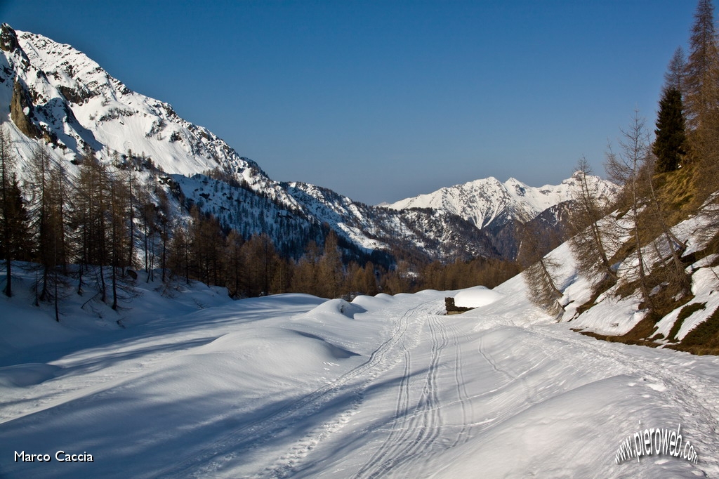 03_Sulla strada del Calvi.JPG